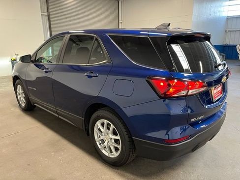 Used 2022 Chevrolet Equinox LS w/ LS Convenience Package AWD/4WD image 4