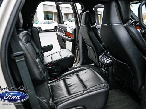 Used 2021 Lincoln Navigator Reserve image 14