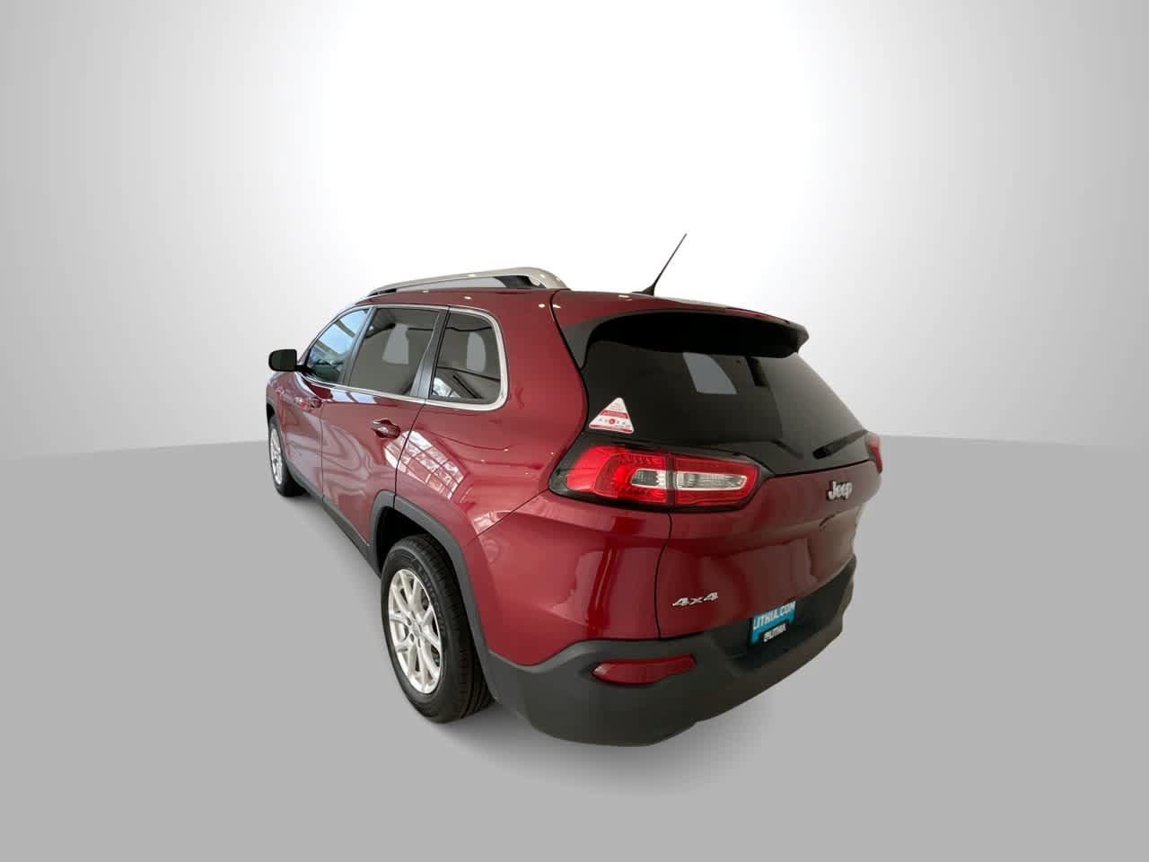 Used 2017 Jeep Cherokee Latitude w/ Comfort & Sound Group AWD/4WD image 6