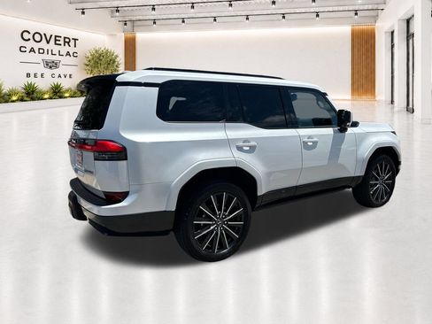 Used 2024 Lexus GX 550 w/ Accessory Package (2T) AWD/4WD image 10