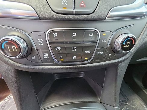 Used 2023 Chevrolet Equinox LT AWD/4WD image 14