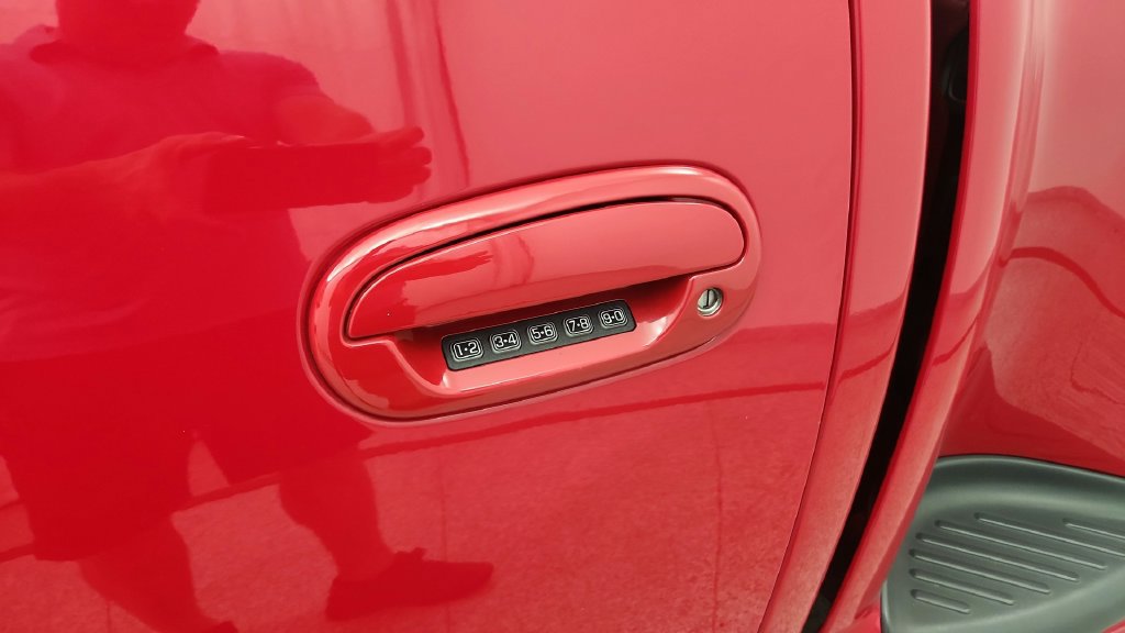 Used 2004 Ford F150 Lightning RWD image 19