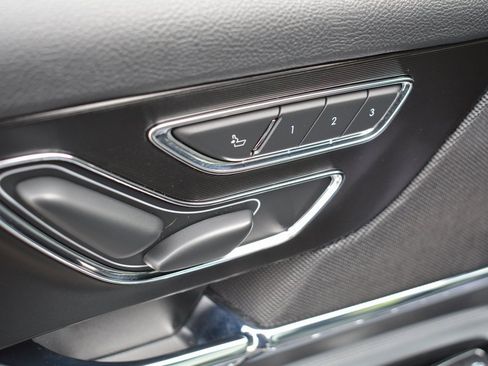 Used 2022 Lincoln Corsair Reserve w/ Equipment Group 201A image 8