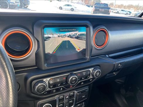 Used 2022 Jeep Gladiator Mojave w/ Cold Weather Group image 19