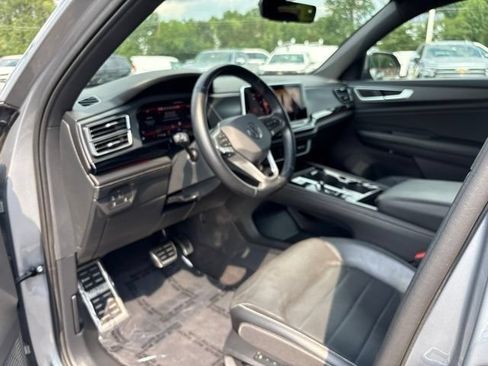 Used 2024 Volkswagen Atlas Cross Sport SEL R-Line AWD/4WD image 18