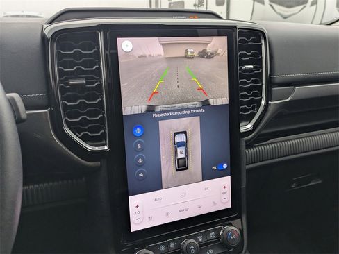 Used 2024 Ford Ranger Lariat w/ FX4 Off-Road Package image 14