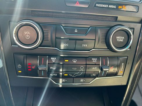 Used 2016 Ford Explorer XLT image 26