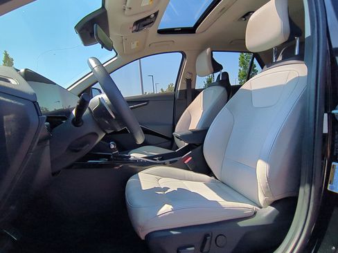 Used 2023 Kia Niro EX Touring image 27