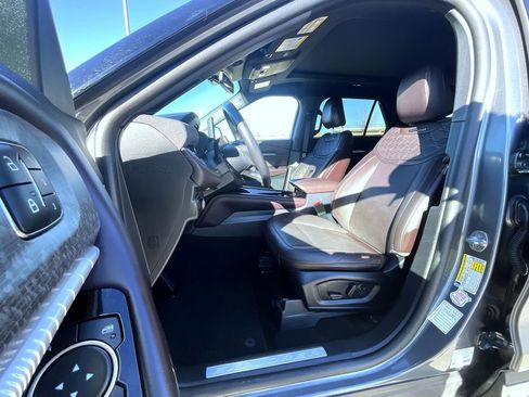 Used 2025 Ford Explorer Platinum w/ LUX Leather Package image 10