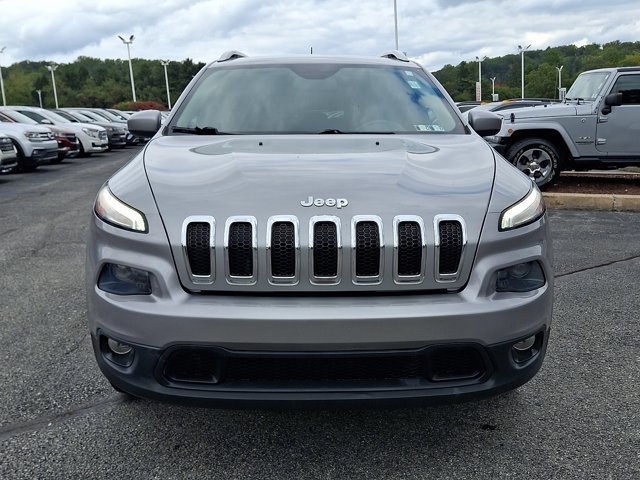 Used 2016 Jeep Cherokee Latitude AWD/4WD image 2
