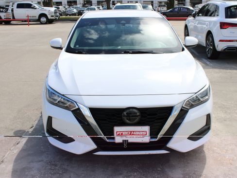 Used 2022 Nissan Sentra SV FWD image 3
