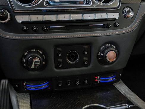 Used 2018 Rolls-Royce Wraith image 23