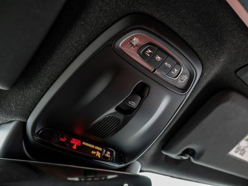 Used 2020 Volvo XC40 T5 Momentum w/ Protection Package Premier image 32