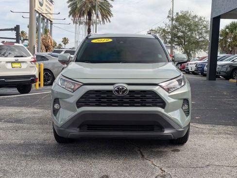 Used 2019 Toyota RAV4 XLE w/ Convenience Package FWD image 2