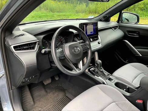Used 2023 Toyota Corolla Cross AWD Hybrid w/ Moonroof Package image 8