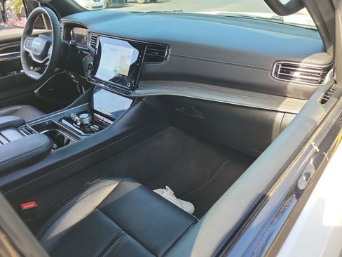 Used 2024 Jeep Wagoneer Series III AWD/4WD image 13