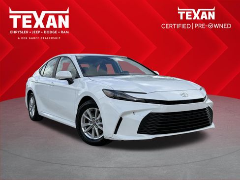 Used 2025 Toyota Camry LE image 1
