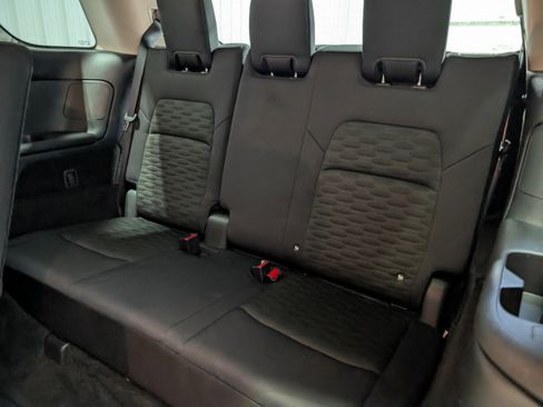 Used 2025 Nissan Pathfinder SV image 10