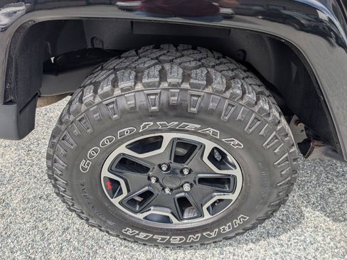 Used 2015 Jeep Wrangler Rubicon AWD/4WD image 6