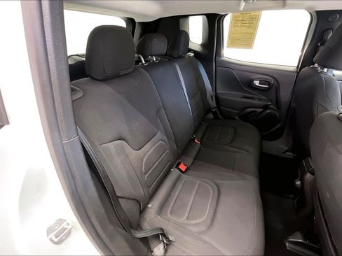 Used 2022 Jeep Renegade Latitude AWD/4WD image 17