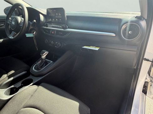 Certified 2021 Kia Forte LXS FWD image 17