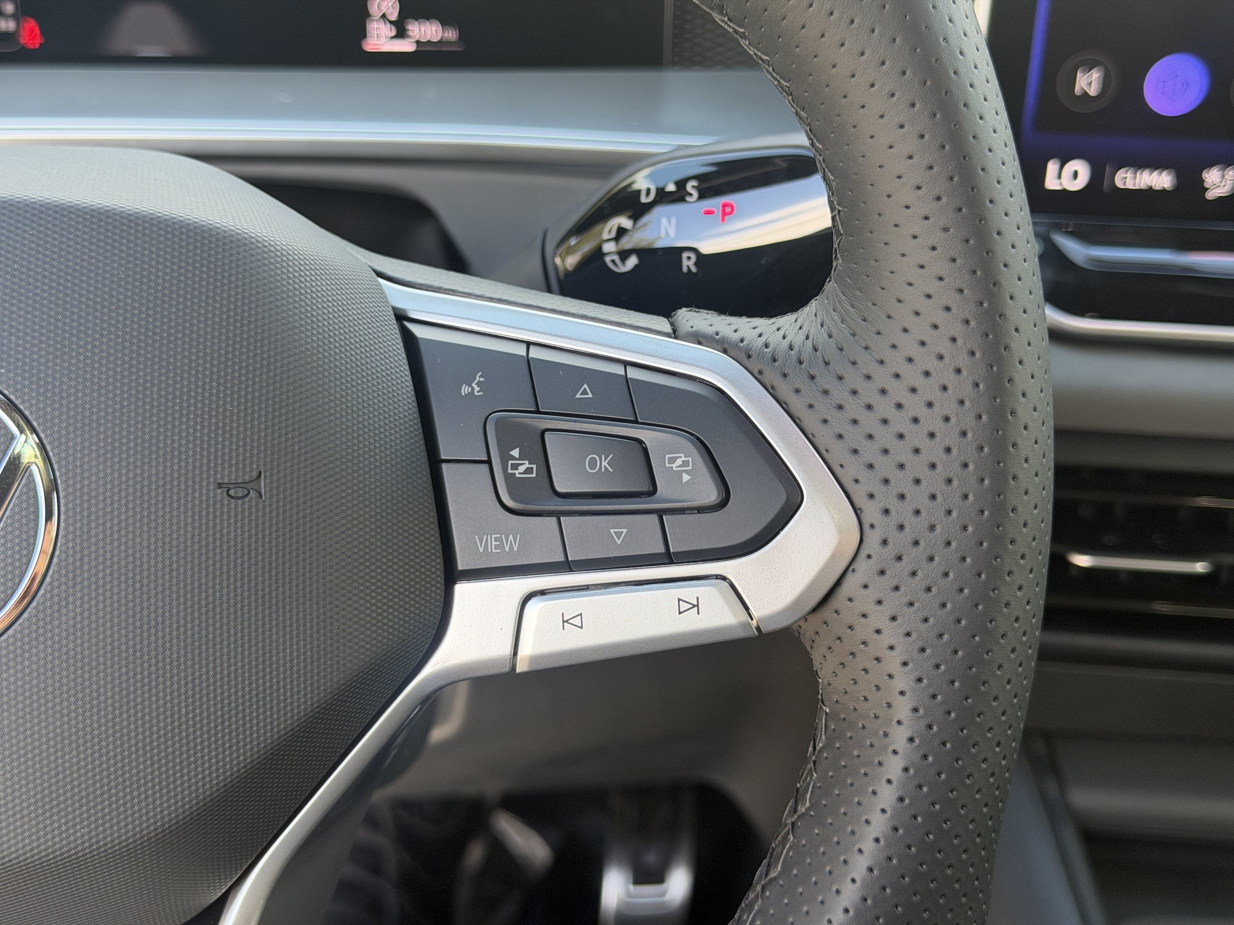 New 2026 Volkswagen Tiguan SE R-Line FWD image 32