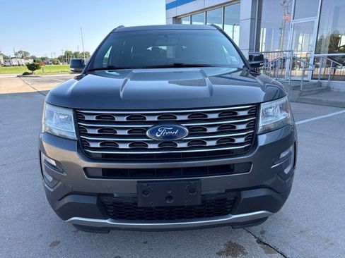 Used 2016 Ford Explorer XLT w/ Equipment Group 202A AWD/4WD image 8
