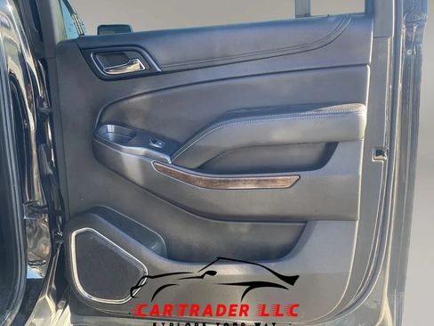 Used 2018 Chevrolet Suburban LT RWD image 12