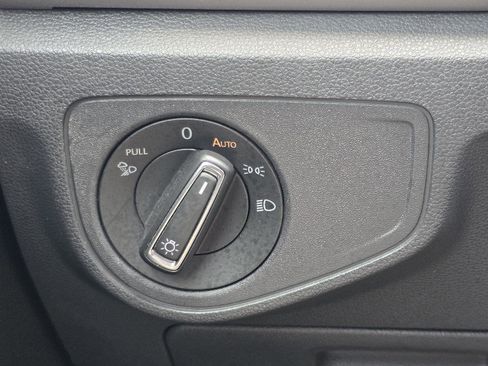 Used 2020 Volkswagen Atlas Cross Sport SEL image 11