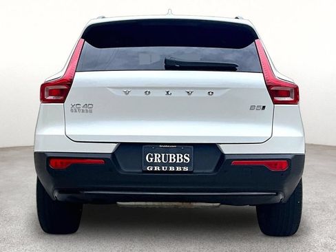 Certified 2026 Volvo XC40 B5 Plus AWD/4WD image 5