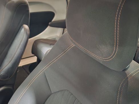 Used 2018 Chrysler Pacifica Touring Plus FWD image 32