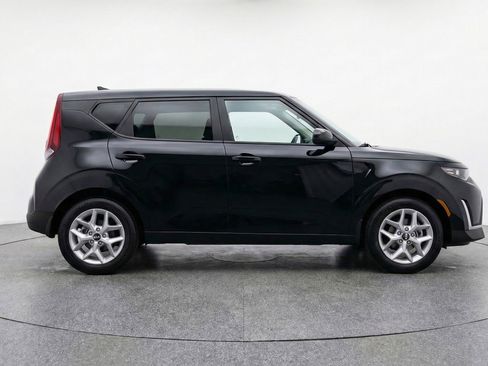 Used 2025 Kia Soul LX w/ LX Technology Package image 11