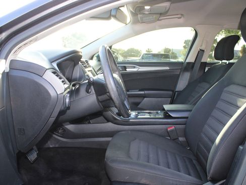 Used 2018 Ford Fusion SE image 6