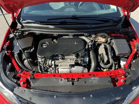 Used 2018 Chevrolet Cruze LT w/ Convenience Package FWD image 18