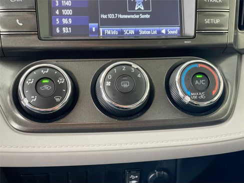 Used 2015 Toyota RAV4 LE AWD/4WD image 18