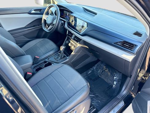 Used 2023 Volkswagen Taos SE w/ Panoramic Sunroof Package image 12