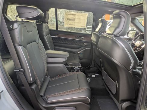 New 2025 Jeep Grand Cherokee L Summit image 30