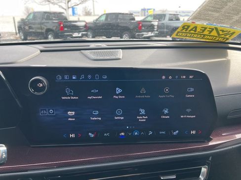 Used 2025 Chevrolet Traverse Z71 w/ Enhanced Driving Package image 16