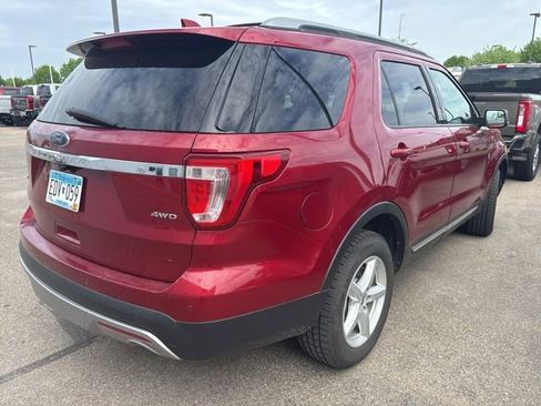 Used 2017 Ford Explorer XLT w/ Equipment Group 202A AWD/4WD image 6