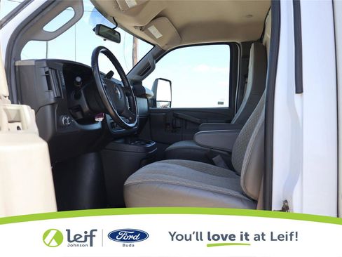 Used 2022 Chevrolet Express 4500 Extended w/ Power Convenience Package RWD image 12