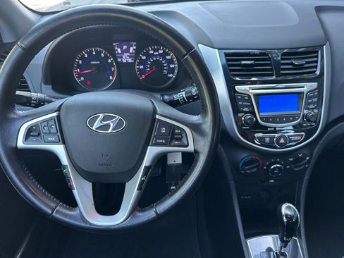 Used 2012 Hyundai Accent SE FWD image 17