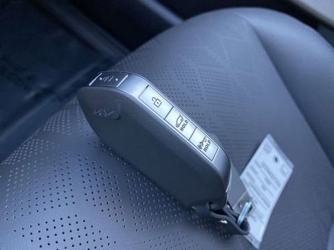 New 2026 Kia Carnival EX image 37