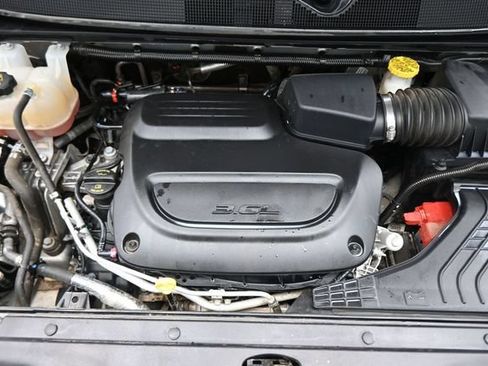 Used 2023 Chrysler Pacifica Touring-L FWD image 20