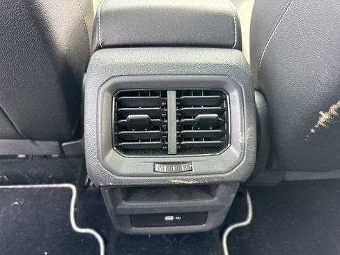 Used 2023 Volkswagen Taos SE w/ Panoramic Sunroof Package image 21