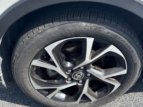 Used 2021 Toyota C-HR XLE FWD image 5