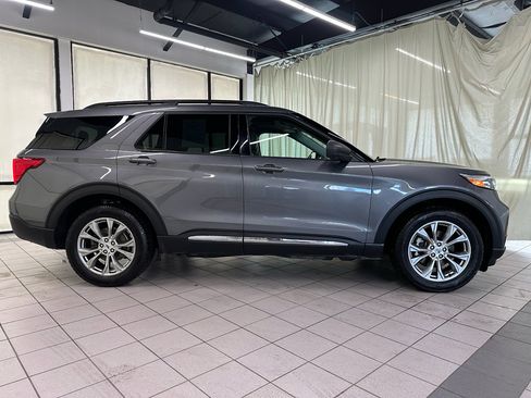 Used 2022 Ford Explorer XLT w/ Equipment Group 202A AWD/4WD image 2