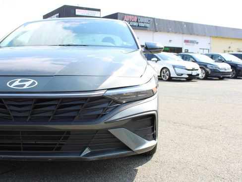 Used 2025 Hyundai Elantra Sport FWD image 40