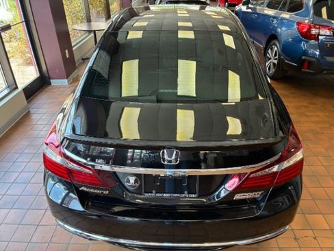 Used 2017 Honda Accord Sport Special Edition image 10