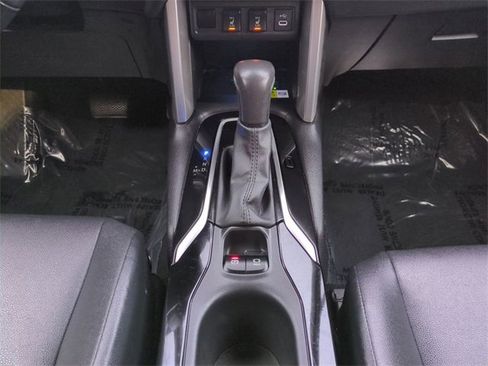 Used 2023 Toyota Corolla Cross XLE image 19