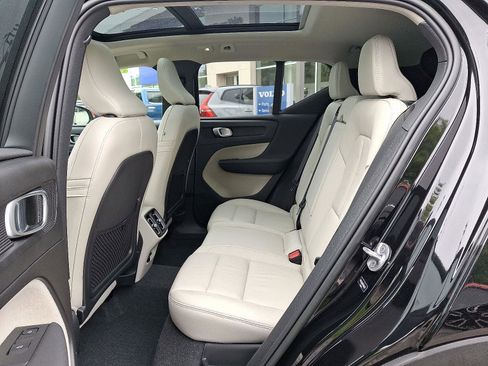 Used 2023 Volvo XC40 B5 Plus w/ Protection Package Premier AWD/4WD image 10